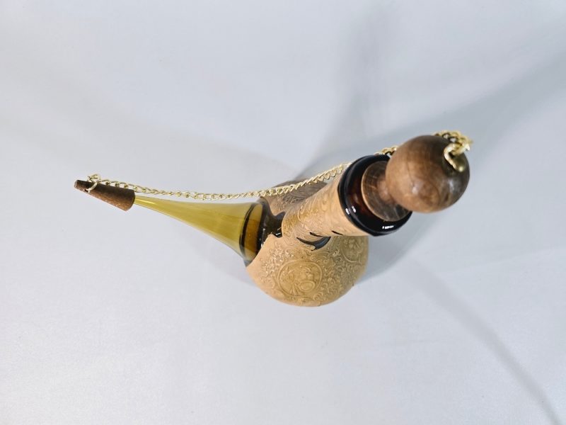 Karaff, Spanien, läderbeklädd, 1970-tal, bärnstensfärgat glas