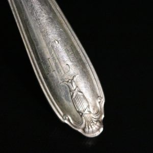 Antika Nysilverknivar – Stilfull Elegans för Ditt Matbord