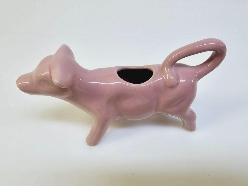 Charmig rosa porslindjur i form av en ko – retro vintage på sitt bästa!