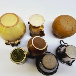 Charmigt Set av Små Prydnadsvaser och Miniatyrkannor