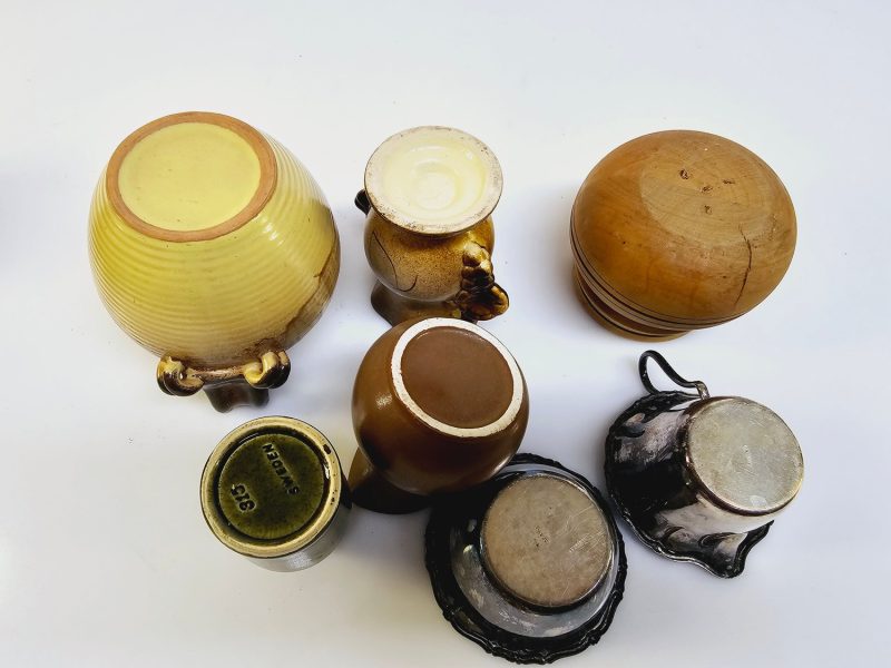 Charmigt Set av Små Prydnadsvaser och Miniatyrkannor