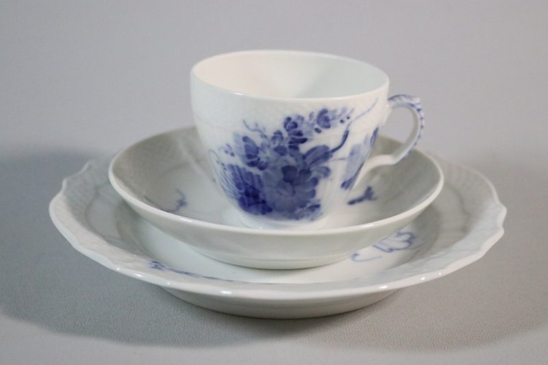 BLÅ BLOMSTER KAFFEKOPP ROYAL COPENHAGE - KUNGLIG DANSK TRE DELAR