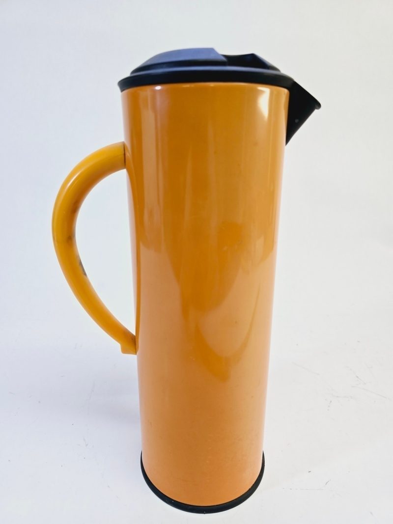 Retro Termoskanna i Orange – Stilren Design och Funktionalitet