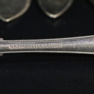 Elegant Set av Antika Nysilvergafflar – Stil och Hantverk i Perfekt Symbios