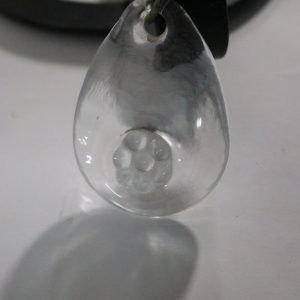 Väggljusstake, svart metall med glasprisma