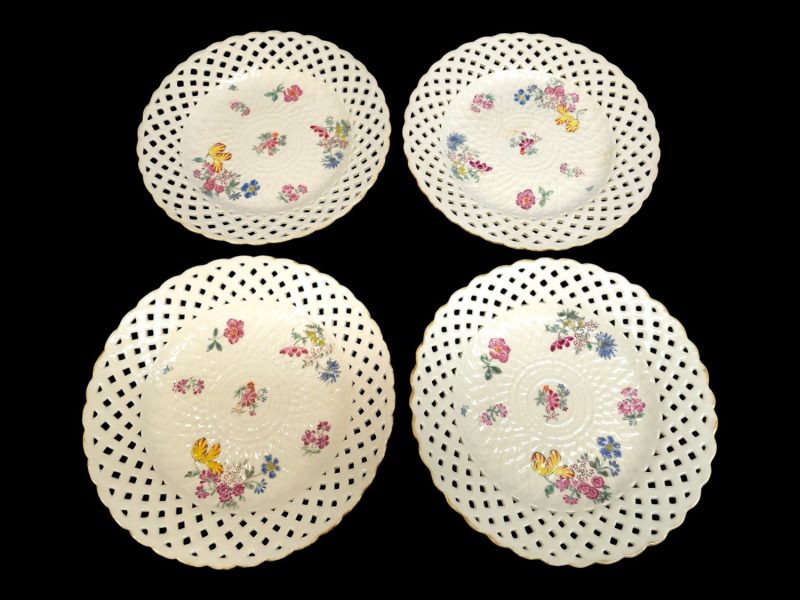 Exklusiva 1700-tals Kompaniporslin Tallrikar från Qianlong-perioden (1736–95)