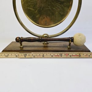 Elegant Bordsgong i Mässing och Trä – Klassisk Design