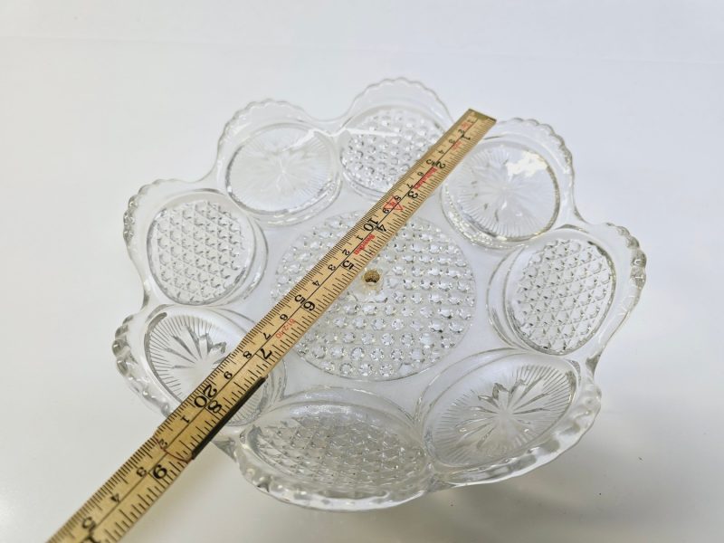 Elegant glasskål med tidlös charm – perfekt för ditt hem!