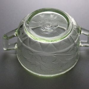 Vintage-Inspirerad Grön Glas Sockerskål - Perfekt för Eleganta Bordinställningar