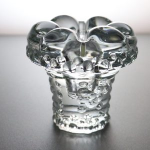 Ljusstake i klarglas, troligen från Svenskt glasbruk