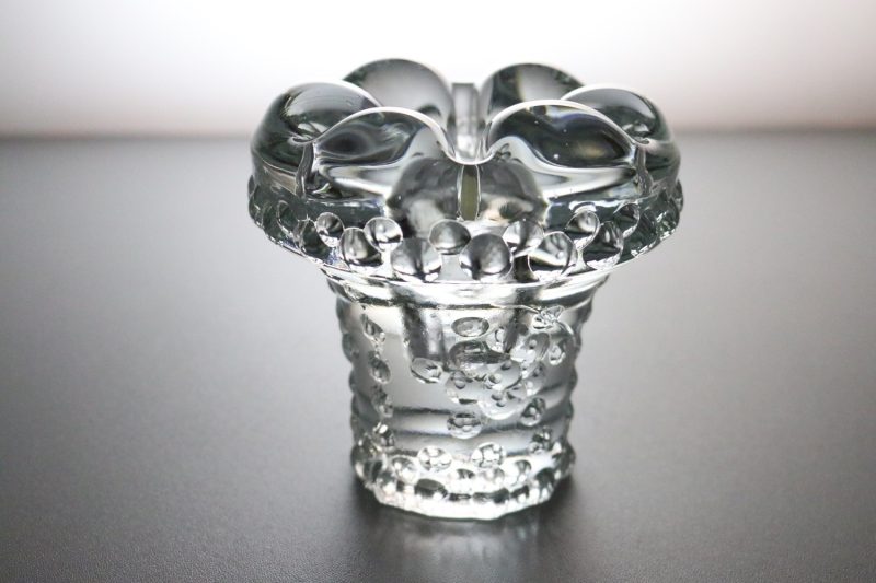 Ljusstake i klarglas, troligen från Svenskt glasbruk