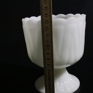Skål i Vit Opalinglas – Klassisk Elegans, 14,5 cm
