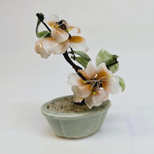 Exklusiv handgjord bonsai med porslinsblommor – unik dekoration i klassisk stil!