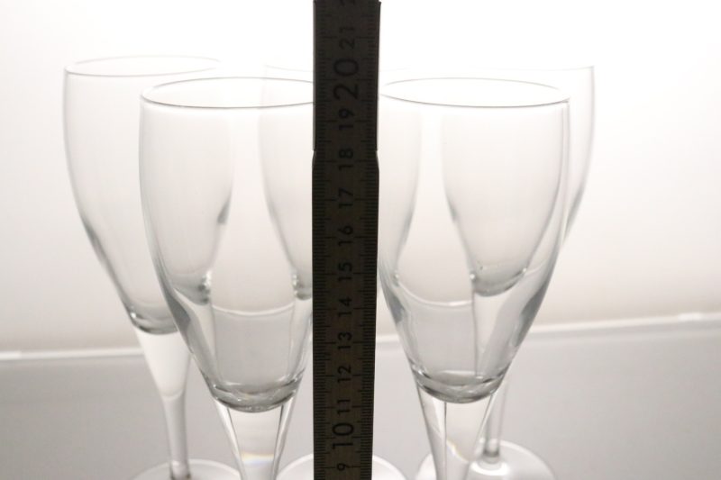 5st  glas på hög fot, H 19,5cm, D 5cm