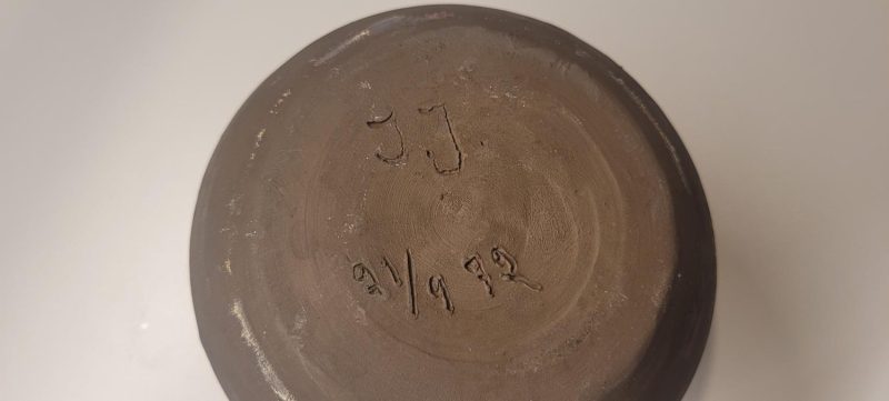 Brun keramikskål J.J