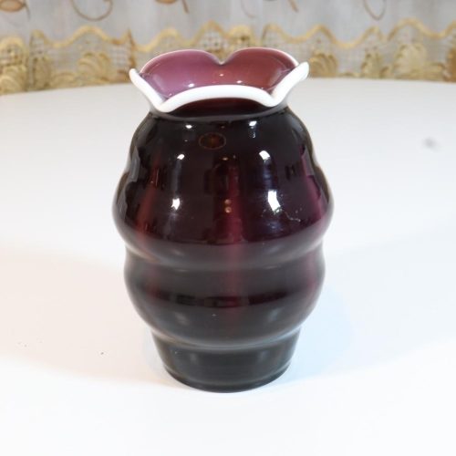 Lila glasvas, vit kant - 13cm