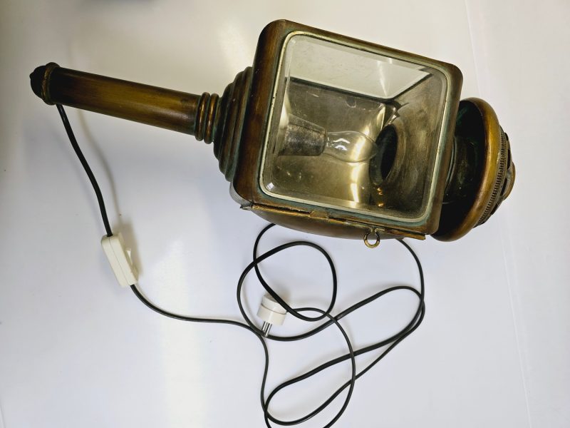 Vintage lanternformad bordslampa i mässing – Rustik och unik design