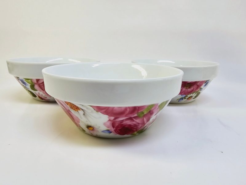 Set med 3 eleganta skålar med blomdesign