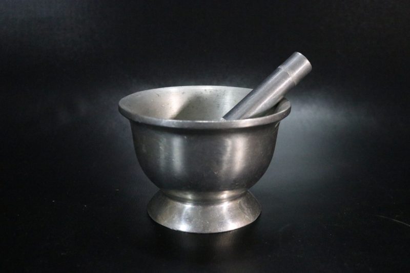Mortel med mortelstöt , metall troligen aluminium