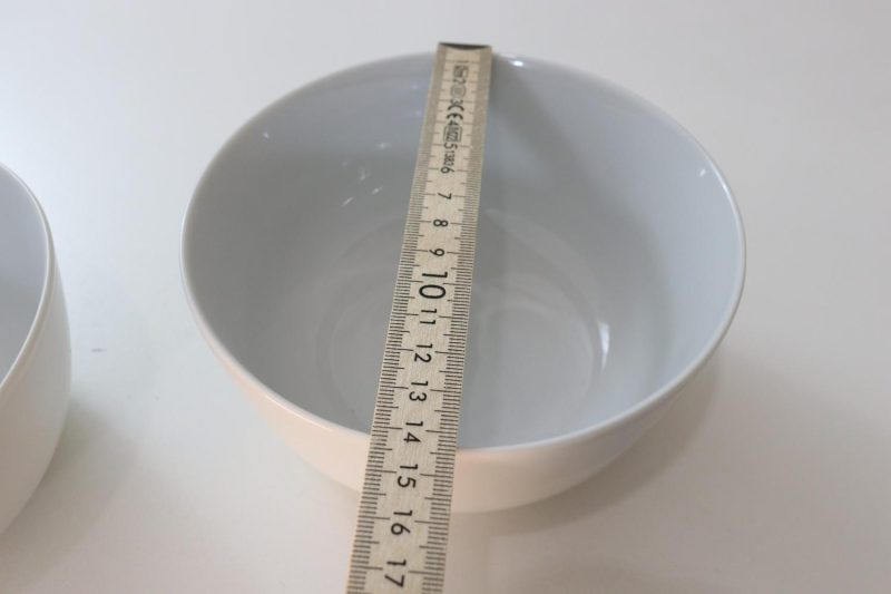 2st Vita serveringsskålar, ser oanvända ut