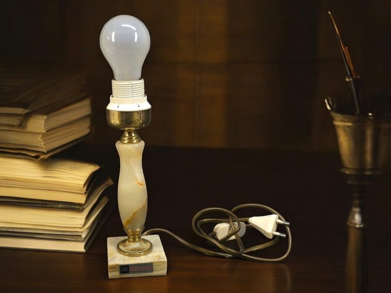 Elegant Bordslampa i Onyx från Zimmermann – Tidlös Design