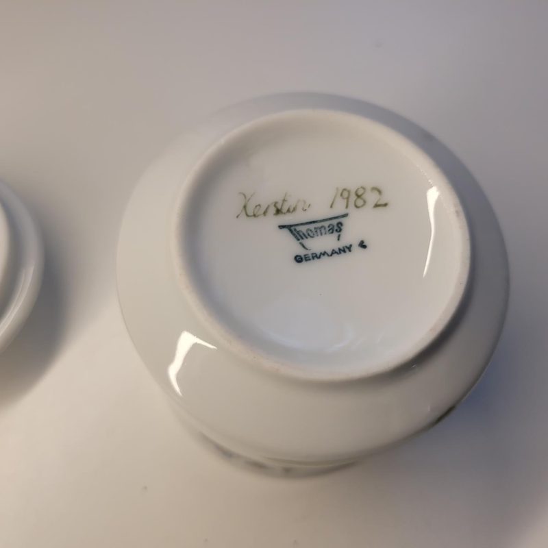 Snygg blommig sockerskål med lock