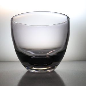 Vacker Skål, färgat glas
