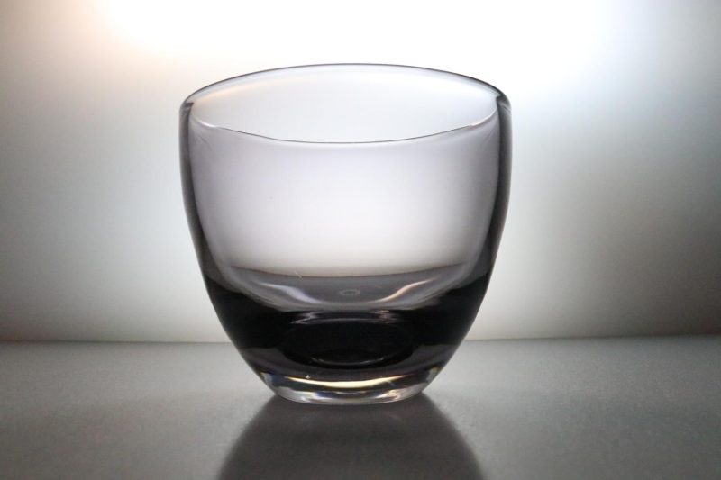 Vacker Skål, färgat glas