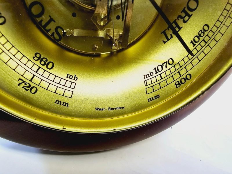 Väggbarometer i Trä och Mässing, West Germany, 18 cm – Exklusiv Inredningsdetalj