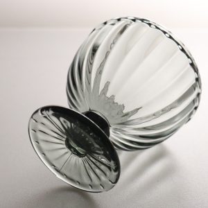 Skål på fot, glas, rökfärgat glas
