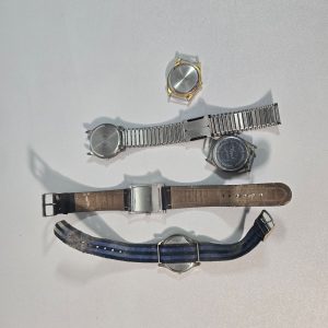 Armbandsur, parti  reservdelsobjekt bl.a Mercedes-Benz och Casio
