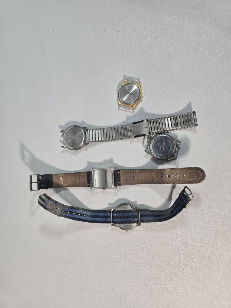 Armbandsur, parti  reservdelsobjekt bl.a Mercedes-Benz och Casio
