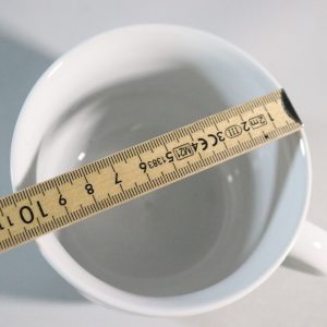 Kaffekopp med fat, fruktmotiv