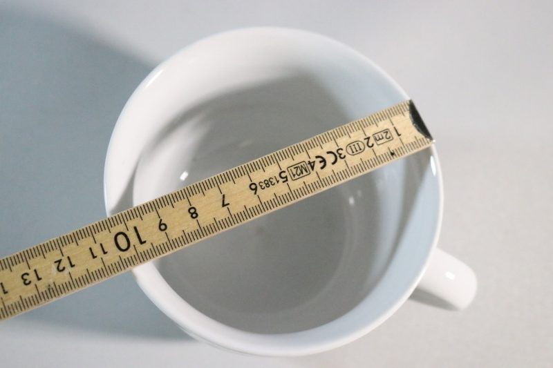 Kaffekopp med fat, fruktmotiv