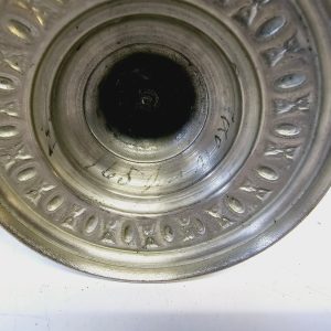 Elegant Silverfärgade Ljusstakar - Tidlös Charm för Din Inredning