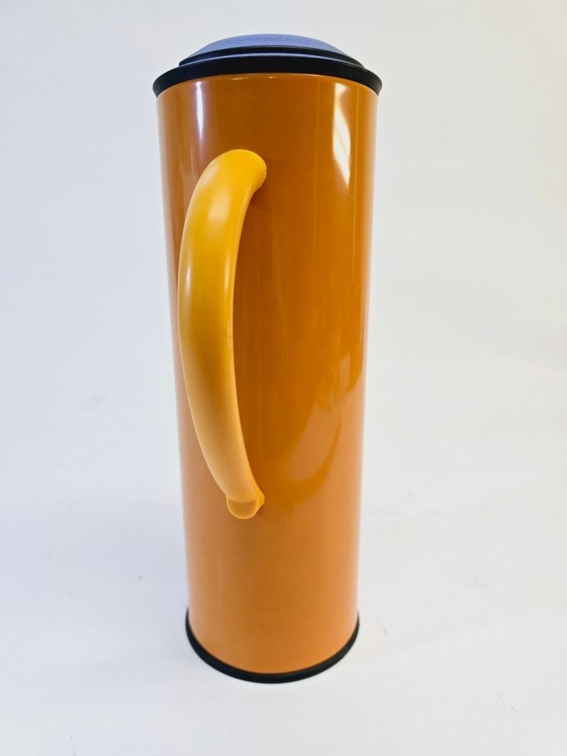 Retro Termoskanna i Orange – Stilren Design och Funktionalitet