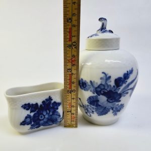 Royal Copenhagen set – Handmålad burk och miniatyrkruka, klassisk blåvit design