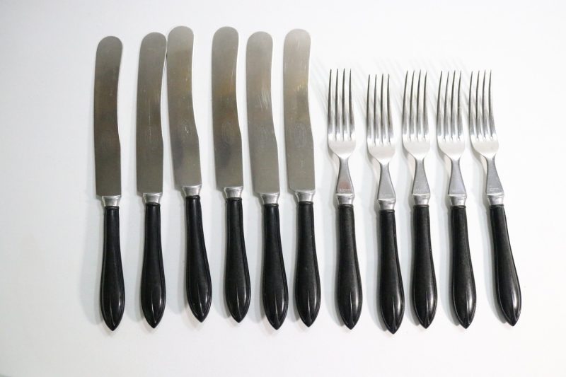 Elegant bestickset – 6 knivar och 5 gafflar i rostfritt stål