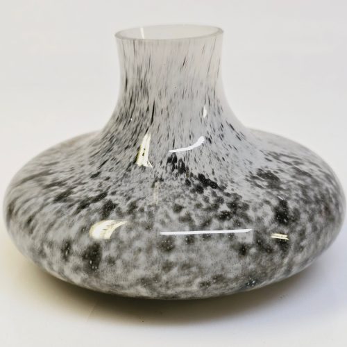 Elegant Glasvas – Stilren Dekoration med Unik Design