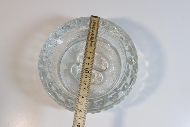 Askfat i glas, troligen kristall