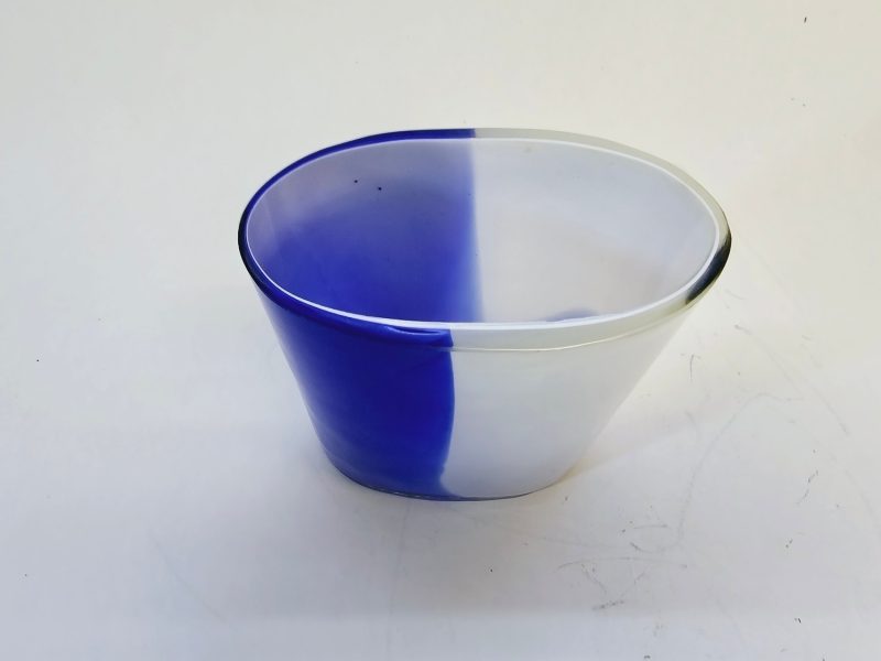 Elegant glasvas från Mats Jonasson – Modern konst från Målerås Glasbruk