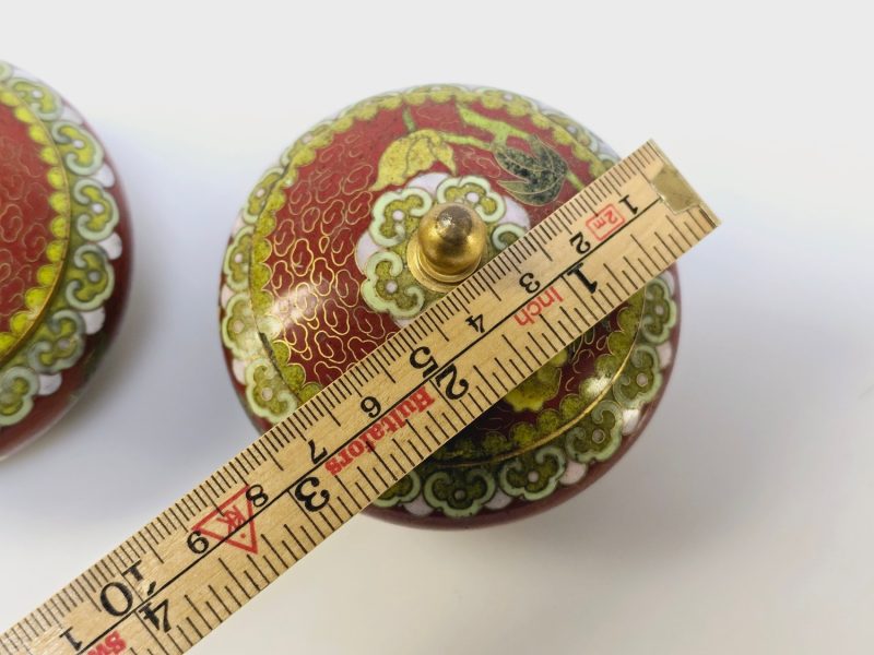 Elegant kinesiskt par cloisonné-skålar – ett konstnärligt mästerverk