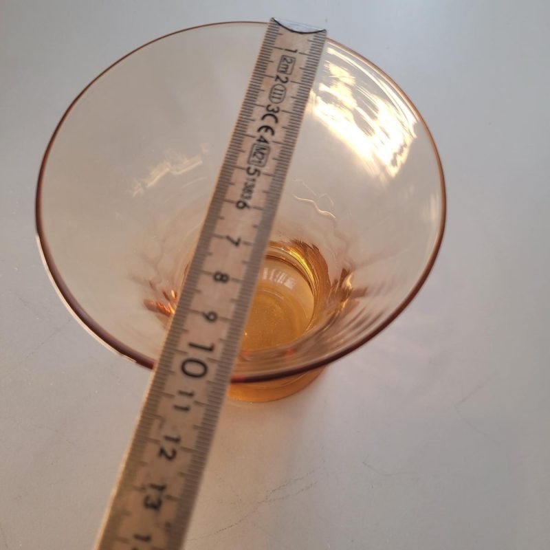 Vas nyans, mellan orange och kopparrosa