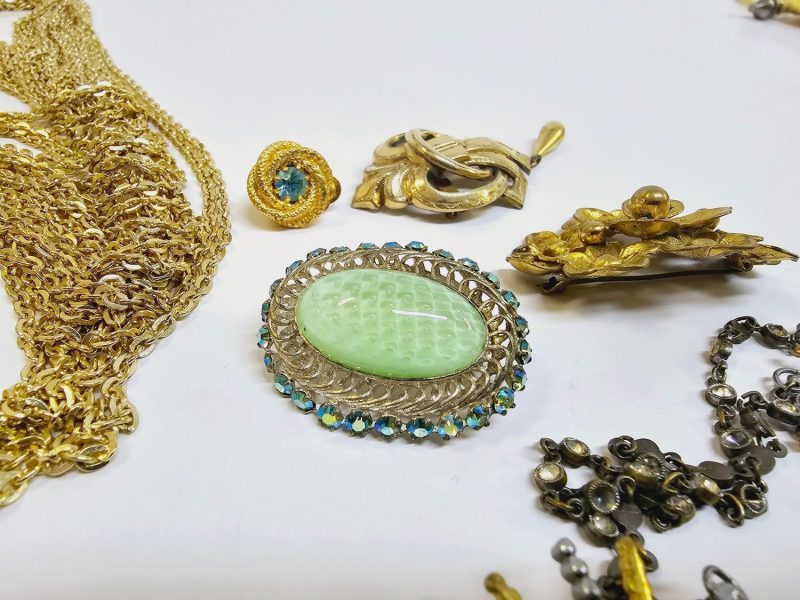 Vintage smyckeskollektion – En skattkista av tidlös elegans