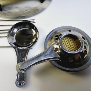 Fondue-set i gjutjärn med tillbehör – robust och klassiskt