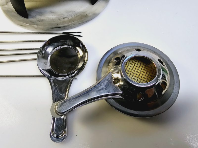 Fondue-set i gjutjärn med tillbehör – robust och klassiskt