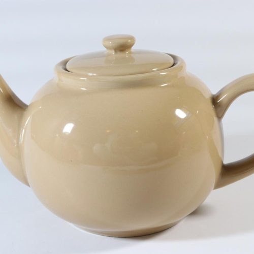 Tekanna med lock – färg: beige– typisk engelsk tekanna "create by just mugs"