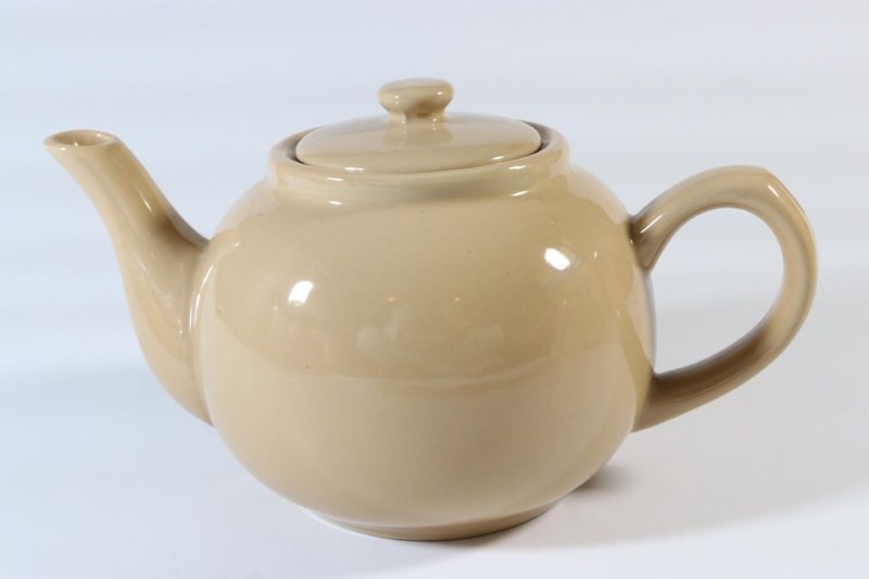 Tekanna med lock – färg: beige– typisk engelsk tekanna "create by just mugs"