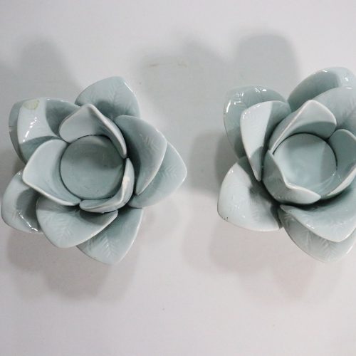 Vackra Porslinsblommor – En Elegant Detalj för Ditt Hem