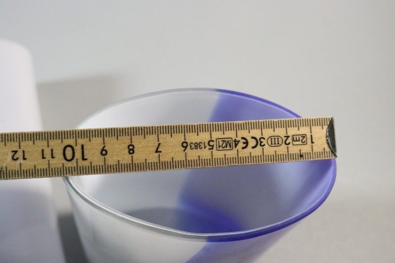 Ett par vaser, Blå och Mjölkvit konstglas, Mats Jonasson, Målerås Glasbruk
